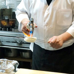 割烹 すぎやま - 調理風景