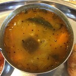 Andhra Dining - サンバル（豆と野菜入りスープカレー）