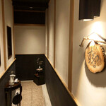 割烹 すぎやま - 杉市の右端から奥に進みます