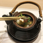 割烹 すぎやま - 2品目:岩手産松茸と鱧の土瓶蒸し