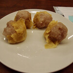 一芳亭 本店 - しゅうまい（1人前5個）（330円）　写真を撮る前に1個食べてしまった（2022年9月）