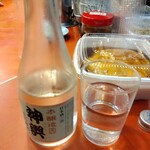 丸吉飯店 - 日本酒冷酒 800円(税込)(2022年10月1日撮影)