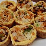 一芳亭 - 竹の子・人参・海老・ひき肉・キャベツ・青菜などの千切りがギュッと詰まっている（2022年9月）