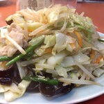 丸吉飯店 - 肉野菜炒め 800円(税込)(2022年10月1日撮影)