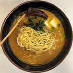 札幌ラーメンどさん子 - 縮れ中太麺