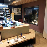 割烹 すぎやま - 靴を脱いで上がる掘りごたつ式