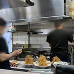 長崎ちゃんぽん・皿うどん 球磨 - 大将の腕力！　四人分を　一気に調理