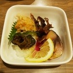 酒嚢飯袋 - 鯖ヘシコ、ホタルイカ干し炙り、鮑肝漬け、梅なんこつ