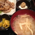 九州料理 居酒屋 永山本店 - お味噌汁と冷奴
