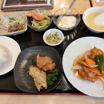 Hourai Honkan - 酢豚定食　1300円　ライスか豚まんを選べます