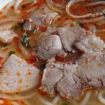ハロー ベトナムレストラン - hello ! Vietnam ＠西葛西駅前店 ブンボフェ にトッピングされる ボー（牛肉）とベトナムハム