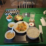 中国料理 涼兎亭 - 豚肉と玉子の黒胡椒炒め(ご飯大盛)