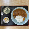 成田屋 - 料理写真:カツカレー。味噌汁とお新香付き