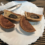 旬彩茶屋夢花 - 左　小雪ちゃんプレーン　右　小雪ちゃんコーヒー　byまみこまみこ