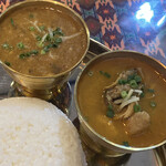 Himaruparesu - 左が豆カレー、右がチキンカレー