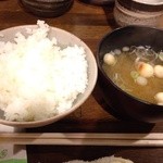 にいがたや 分店 - ランチのご飯、味噌汁