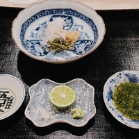 津の守坂 小柴 - お造りと漬け汁と薬味