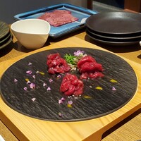 柳橋焼にく わにく - ユッケ