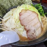 横浜家系ラーメン 上昇気流 - 野菜ラーメン(カタメ・コイメ)