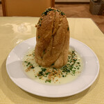 フランス家庭料理 ビストロ コパン - コパン特製ガーリックパン ¥330