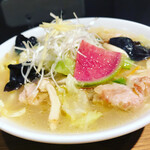 二階堂 - たん麺
国産白菜を中心としたたっぷり野菜に上質豚ロース肉。
塩味のあっさり鶏ガラスープ。