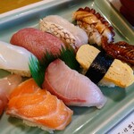 Tatsuzushi - 令和4年10月 ランチタイム
                      にぎり寿司定食 1000円