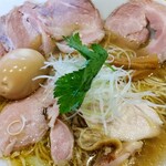 麺屋 希楽夢 - 味玉チャーシュー塩そば大盛り別角度から♪