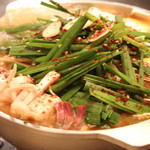 Urutsuki - 名物！しょうゆ もつ鍋：大将がこだわり尽くした醤油ダシは鍋はもちろん、チャンポンにからまり、雑炊にしみ込む絶品の一品。