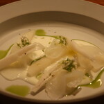 IZA - 赤イカとラルド、梨のヨーグルトソースアップ