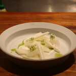 IZA - 赤イカとラルド、梨のヨーグルトソース