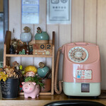 洋食 デリシュ - ピンクの電話