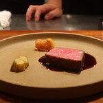 IZA - 熊本県産赤牛のリブロース 赤ワインソース