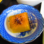 お食事処 河童 - 日替わりワンコインランチ・鯖味噌定食　５００円（税込）のかぼちゃの煮物のアップ【２０２２年９月】