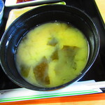 お食事処 河童 - 日替わりワンコインランチ・鯖味噌定食　５００円（税込）の味噌汁のアップ【２０２２年９月】