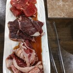 七輪焼肉 安安 - 牛３種盛り定食の肉