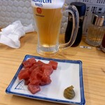 ひとくち餃子ストライク - 生ビール、まぐろぶつ