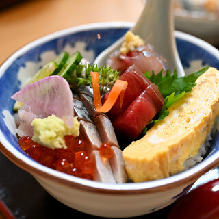 和海味処 いっぷく - 料理写真:漁師のご馳走丼＠税込1,900円