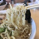 森田屋 - 幅や太さバラバラの、青竹手打ち麺。