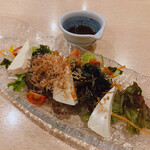 きづなすし - 豆腐と野菜のサラダ