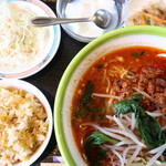 中華四川料理 栄華飯店 - 担々麺定食