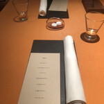 モノリス - テーブルセッティング