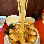 中華そば 西巻流 - ゆるやかに縮れた細麺✨