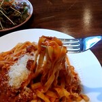 Saint Denis Cafe - 平たい太麺。