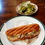 Saint Denis Cafe - パニーニ、サラダ、ドリンク付き580円税込。