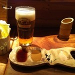 串揚げキッチン だん - ビールとキャベツとソースたち