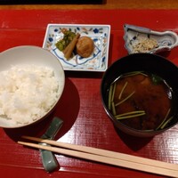 大和屋 横浜店 - ご飯、味噌汁、香の物