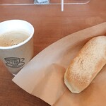 パン食堂 coto coto - 料理写真:コーヒーとコッペパン（きなこあん）