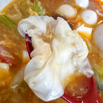 麺カフェ ひまわり - サービスのワンタン