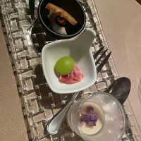 レストラン・パッション - タラとジャガイモのペースト、シャインマスカットとイベリコ豚の生ハム、さつまいものムース