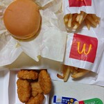 マクドナルド - ハッピーセット・チーズバーガー&ナゲット